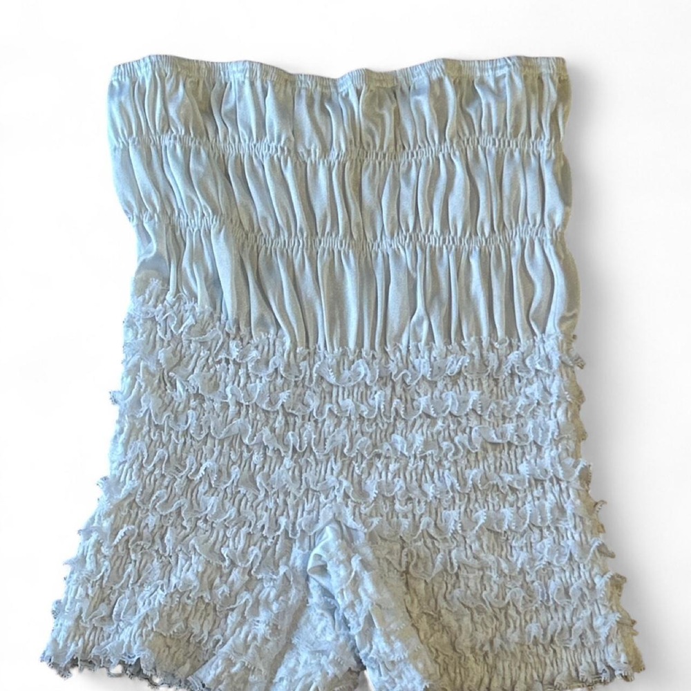 Malco Mode white ruffled bloomer shorts with elastic waistband size large (L5)